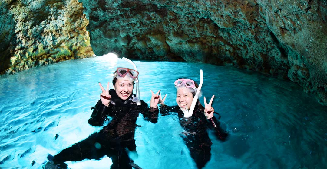 沖縄青の洞窟シュノーケリングツアー